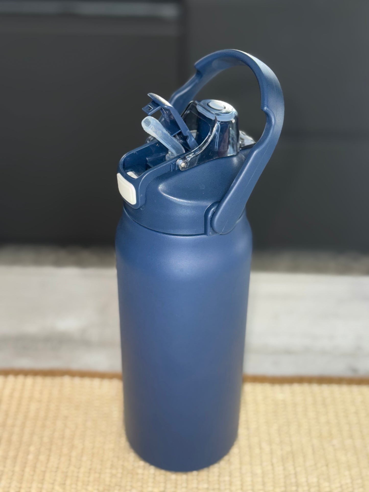 Voici la Bouteille Isotherme en Acier Inoxydable, hydratez-vous au top